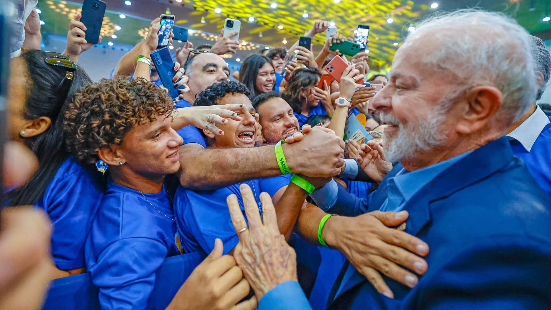 Presidente Lula com estudantes pé-de-meia