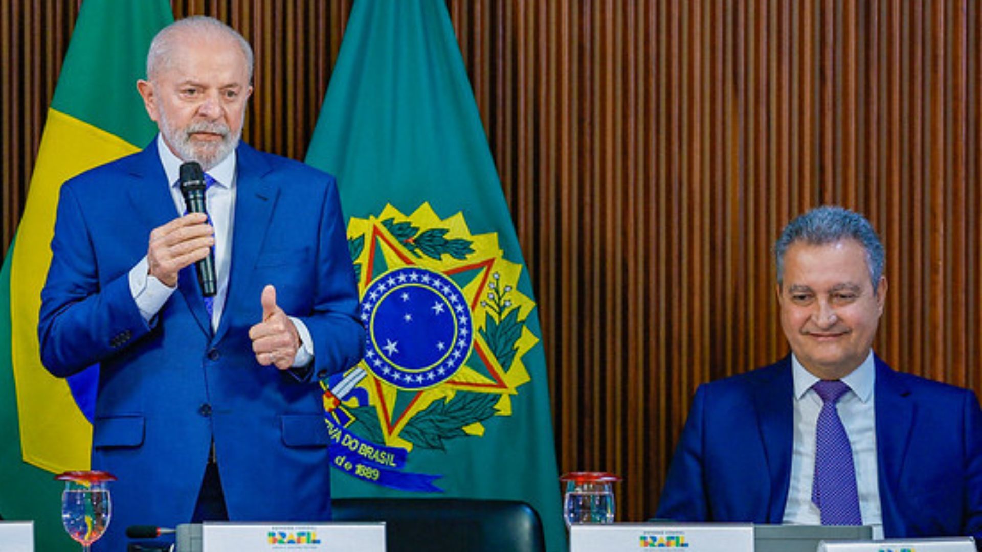 'Ninguém sorri quando corta gastos, mas Lula tem compromisso com o equilíbrio fiscal', disse Rui Costa