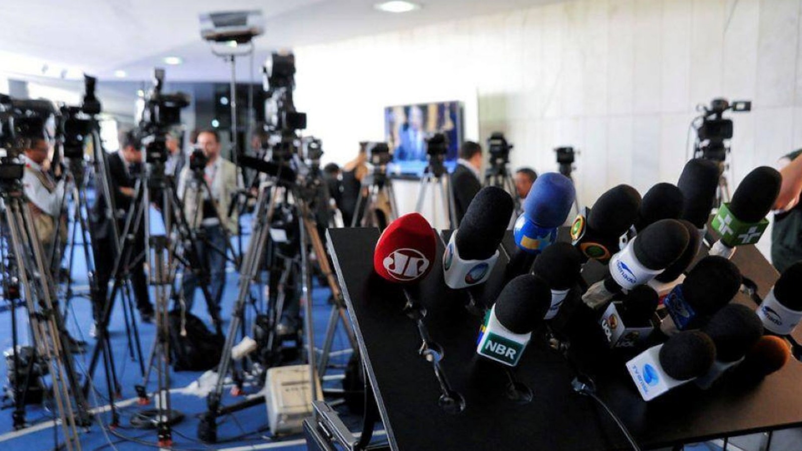 STF - julgamento de recurso de ação que responsabiliza jornal por fala de entrevistado é suspenso.